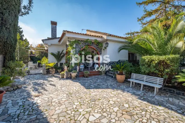 Chalet en venta en Avenida del Suspiro del Moro, 85, Villa de Otura de 325.000 €