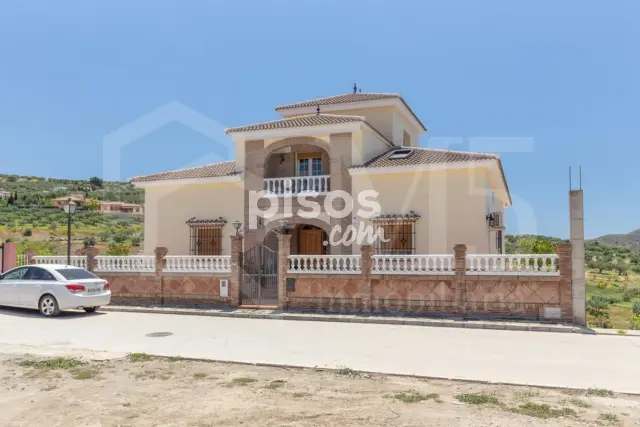 Chalet en venta en Alcaucín, Alcaucín de 599.900 €