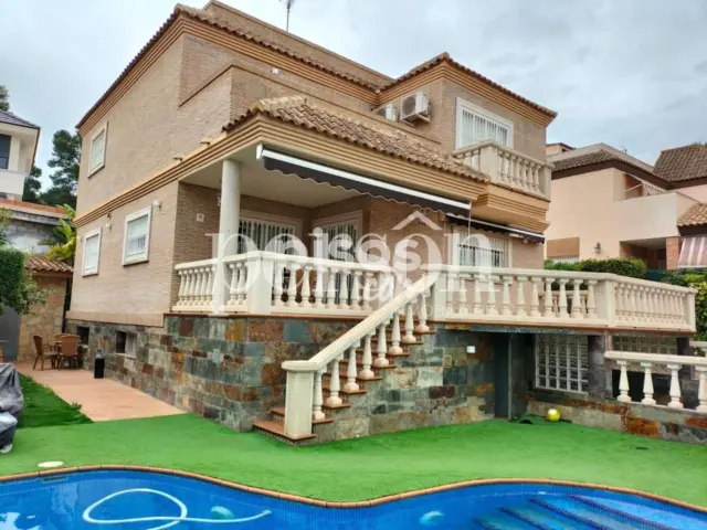 Chalet en alquiler en El Vedat, El Vedat-Santa Apol·lònia (Torrent) de 2.700 €<span>/mes</span>
