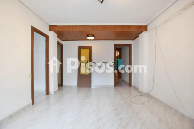 Piso en venta en Carrer Lorca, Nou Moles (Distrito L'Olivereta. València Capital) de 234.000 €
