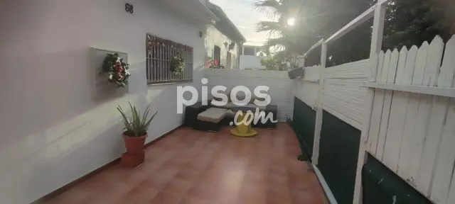 Casa en venta en Parque Victoria Eugenia, Martiricos-La Roca (Distrito La Rosaleda-La Roca. Málaga Capital) de 390.000 €