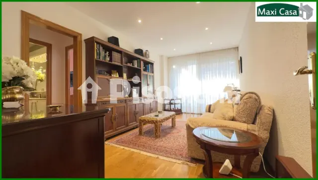 Piso en venta en Travessera de les Corts, cerca de Carrer de Mejía Lequerica, Les Corts (Distrito Les Corts. Barcelona Capital) de 670.000 €