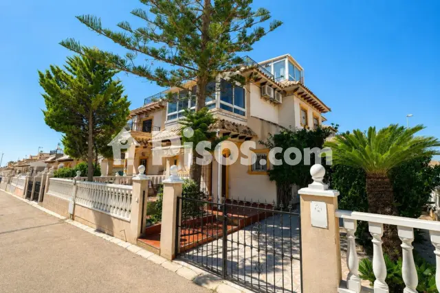 Casa adosada en venta en Calle B-2 Villapiedra, Cabo Roig-La Zenia-La Regia (Distrito Orihuela Costa. Orihuela) de 209.000 €