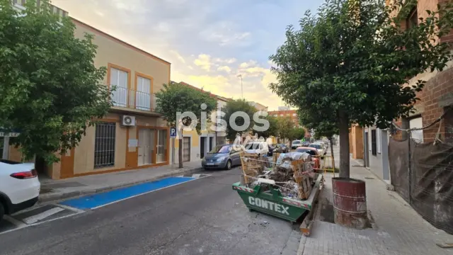 Casa adosada en alquiler en Calle de Cuacos de Yuste, 14, San Luis-San Juan-Santa Isabel (Mérida) de 600 €<span>/mes</span>