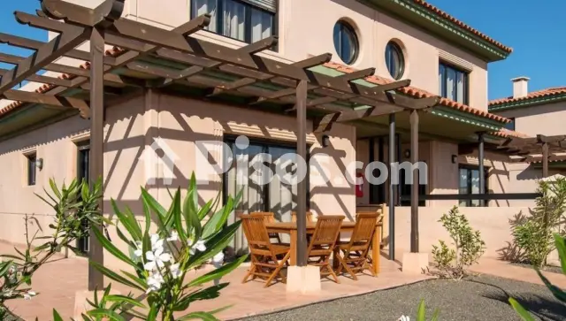 Casa adosada en venta en Calle Majanicho, Lajares (La Oliva) de 245.000 €