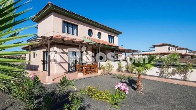 Casa adosada en venta en Calle Majanicho, Lajares (La Oliva) de 169.000 €