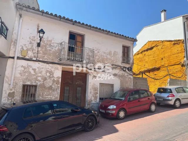 Casa adosada en venta en Carrer de Ramón y Cajal, 3, Yátova de 43.000 €