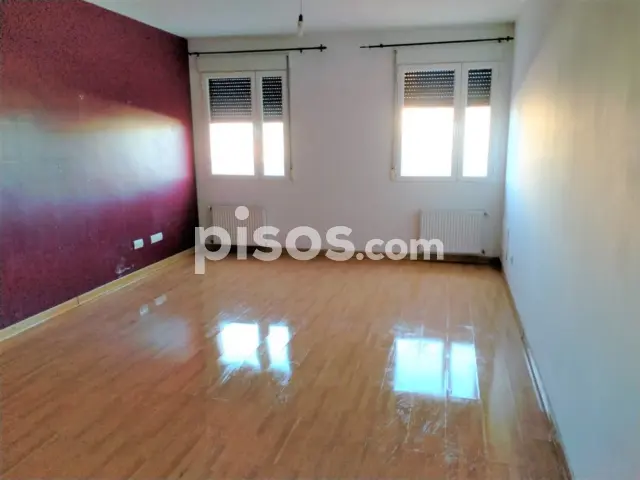 Piso en venta en Avenida de Madrid, Almazán de 66.000 €