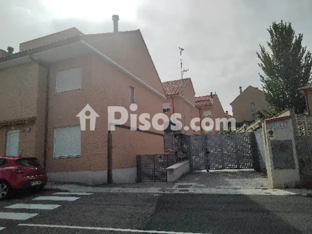 Casa adosada en venta en Calle de Italia, María de Huerva de 161.680 €