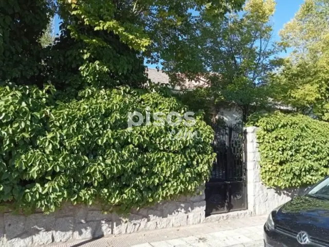 Casa en venta en Avenida de los Olmos, Villaluenga de La Sagra de 206.000 €