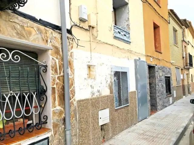 Casa en venta en Calle Muntadas, cerca de Callejón de la Tejería, Lumpiaque de 17.200 €