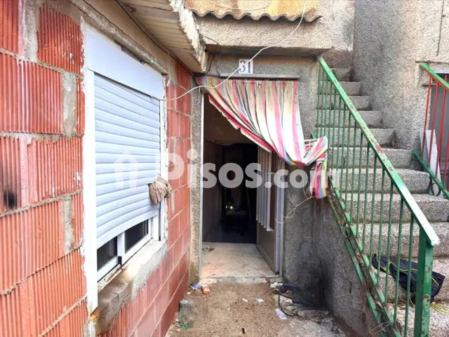Casa adosada en venta en Calle del Cabezo Ballesteros, Épila de 23.000 €