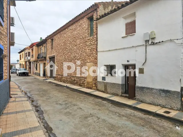 Casa adosada en venta en Calle Wifredo El Velloso, Lumpiaque de 40.000 €