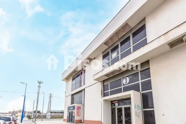 Local comercial en venta en Avenida de los Vinos