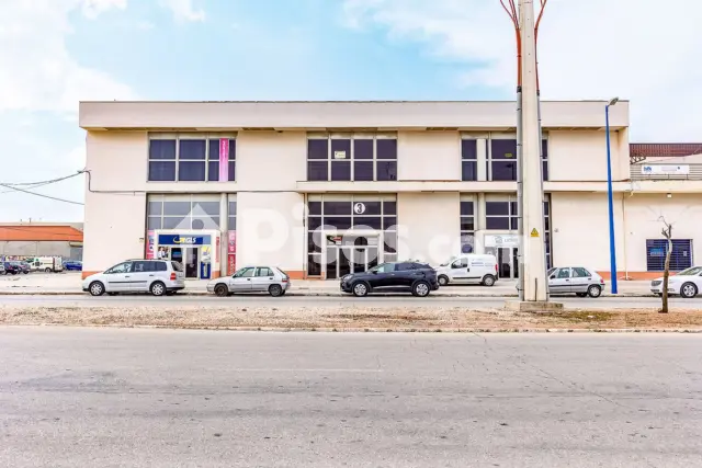 Local comercial en venta en Avenida de los Vinos