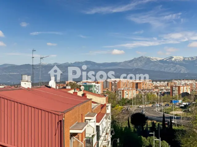 Dúplex en venta en Calle de Luis Portones, Berruguete (Distrito Tetuán. Madrid Capital) de 385.000 €