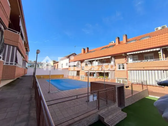 Dúplex en venta en Calle de José Antonio, 22, Sevilla la Nueva de 399.900 €