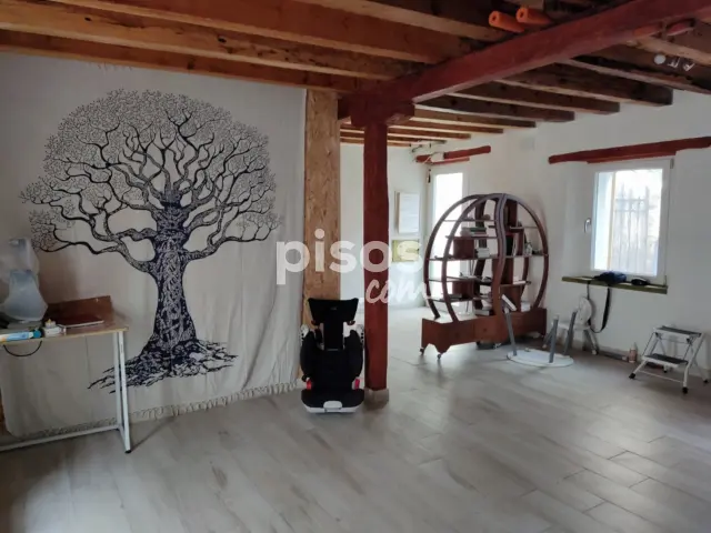 Casa adosada en venta en Faldas del Castillo, La Florida-San Pedro (Soria Capital) de 202.000 €