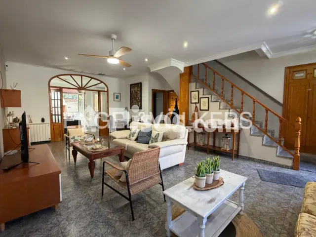 Casa en alquiler en Calle de Ramón de Perellós, Favara (Distrito Patraix. València Capital) de 4.000 €<span>/mes</span>