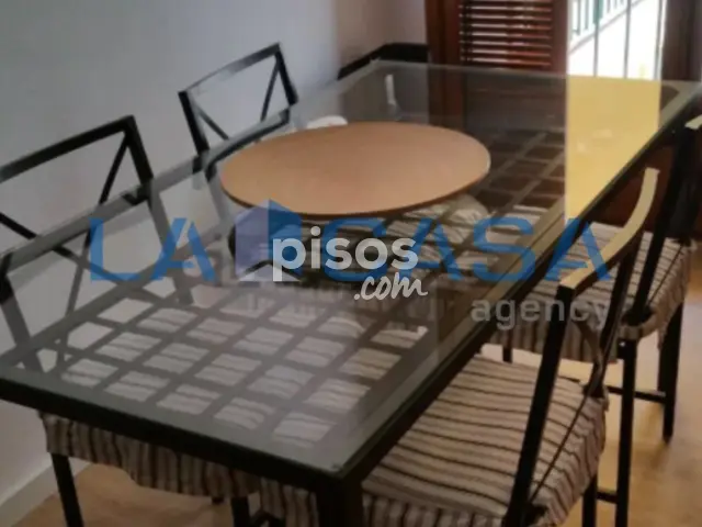 Piso en alquiler en San Vicente, San Vicente (Distrito Casco Antiguo. Sevilla Capital) de 950 €<span>/mes</span>