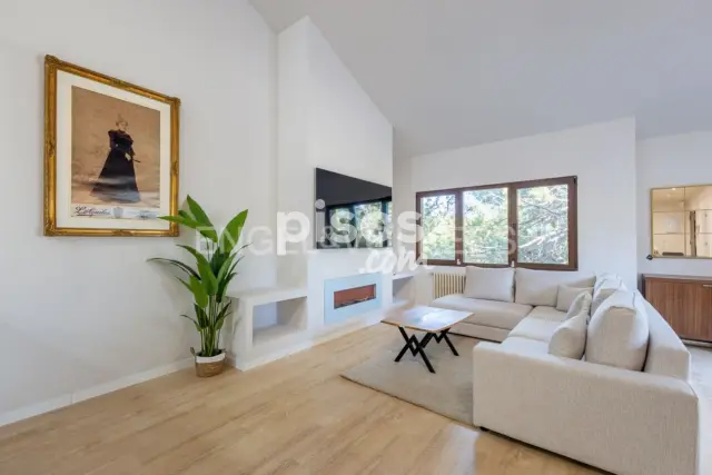 Casa en alquiler en Chiva, Chiva de 4.000 €<span>/mes</span>