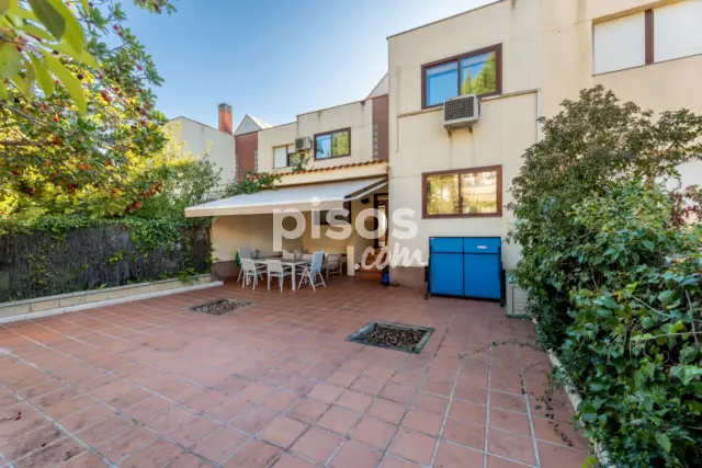 Casa adosada en venta en Calle del Arroyo del Médico, cerca de Calle del Arroyo de Los Combos, Castañeras (Arroyomolinos) de 434.900 €