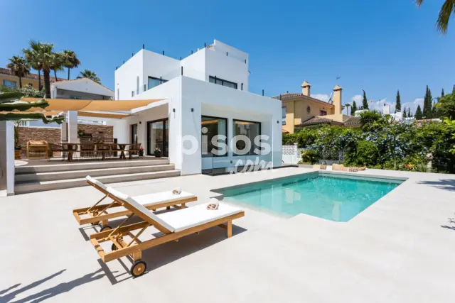 Chalet en venta en Calle de los Jazmines, 161, cerca de Calle de las Amapolas, Nueva Andalucía-Centro (Distrito Nueva Andalucía. Marbella) de 2.295.000 €