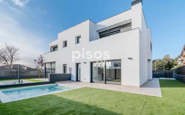 Casa en alquiler en Carrer Guillem Galzerán Cartellà, Sant Gregori de 2.800 €<span>/mes</span>