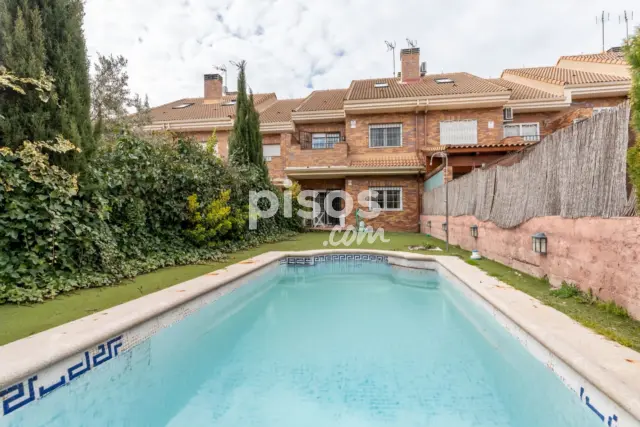 Casa adosada en venta en Calle de Santoña, Zona Bulevar (Arroyomolinos) de 510.000 €