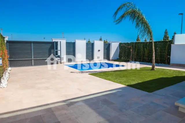 Chalet en venta en Calle Maestro Joaquin Cánovas, 4, Los Alcázares de 445.000 €