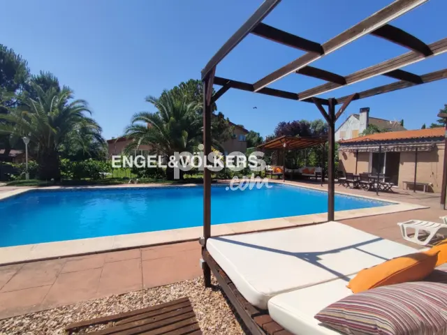 Casa en alquiler en Valdecabañas, Valdecabañas (Boadilla del Monte) de 5.800 €<span>/mes</span>