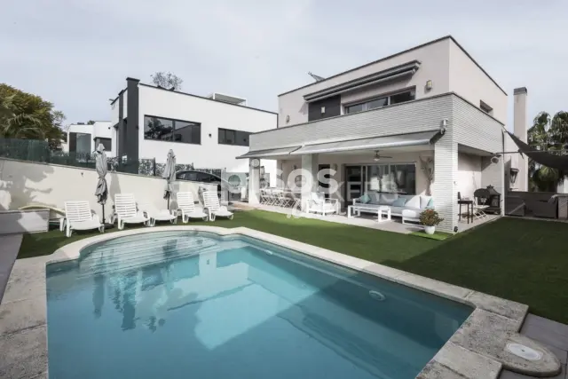 Casa en alquiler en Mas D'en Serra-Els Cards, Mas d'en Serra-Els Cards (Sant Pere de Ribes) de 5.500 €<span>/mes</span>