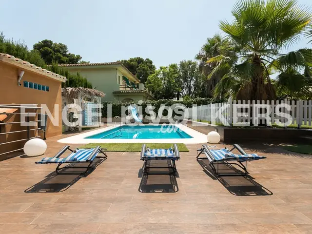Casa en alquiler en Zona Avinguda Alta-Auditori, Zona Avinguda Alta-Auditori (Torrent) de 5.000 €<span>/mes</span>