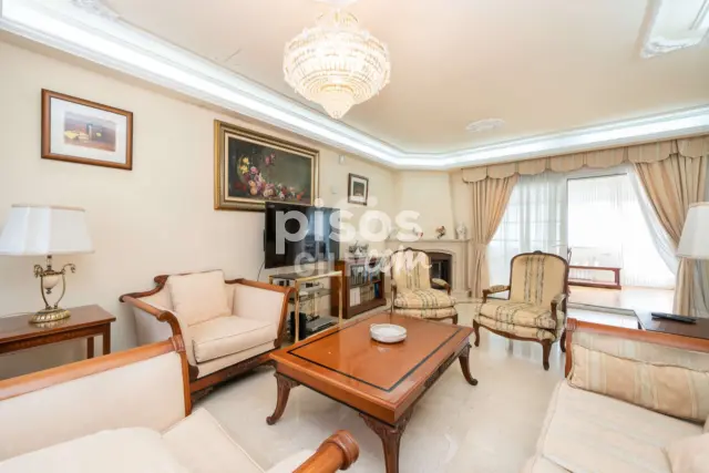 Chalet en venta en Tres Olivos, Castilla (Distrito Chamartín. Madrid Capital) de 1.475.000 €