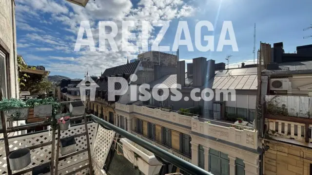Piso en alquiler en Plaza de Zaragoza, Centro (San Sebastián - Donostia) de 2.240 €<span>/mes</span>