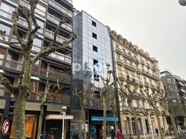 Piso en venta en Askatasunaren Hiribidea, Centro (San Sebastián - Donostia) de 590.000 €