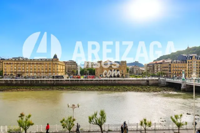 Piso en venta en Ramón María Lili Pasealekua, 3, Gros (San Sebastián - Donostia) de 2.375.000 €