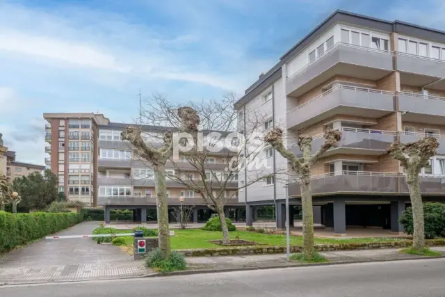 Piso en venta en Zumalakarregi Kalea, Zarautz de 775.000 €