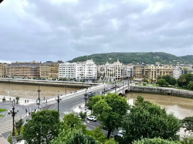 Oficina en venta en Calle Foru Pasealekua, Centro (San Sebastián - Donostia) de 350.000 €