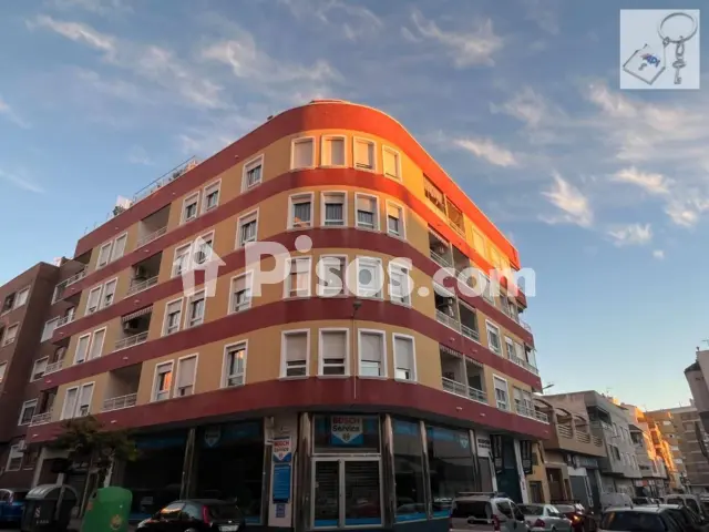 Apartamento en venta en Calle de Campoamor, cerca de Calle del Huerto, Centro (Torrevieja) de 188.900 €