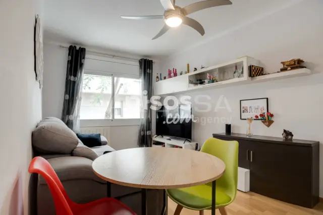 Piso en venta en Carrer de l'Hortal, cerca de Carrer del Santuari, El Carmel (Distrito Horta-Guinardó. Barcelona Capital) de 225.000 €