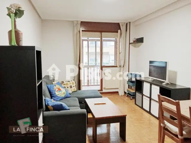 Piso en alquiler en Calle de Fuertes Acevedo, cerca de Calle del Catedrático Rodrigo Uría, Buenavista-El Cristo (Oviedo) de 900 €<span>/mes</span>
