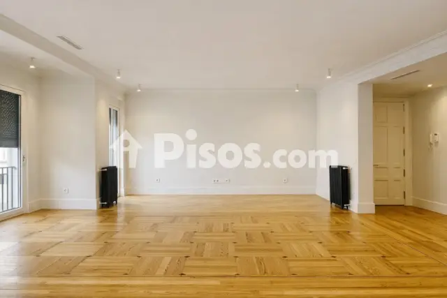 Piso en alquiler en Calle de Maudes, 8, cerca de Calle de Santa Engracia, Río Rosas (Distrito Chamberí. Madrid Capital) de 4.000 €<span>/mes</span>