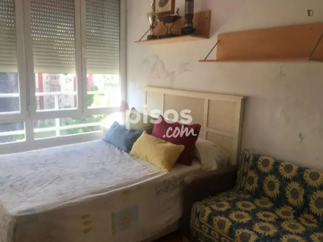 Habitación en alquiler en los Remedios, Los Remedios (Distrito Los Remedios. Sevilla Capital) de 450 €<span>/mes</span>