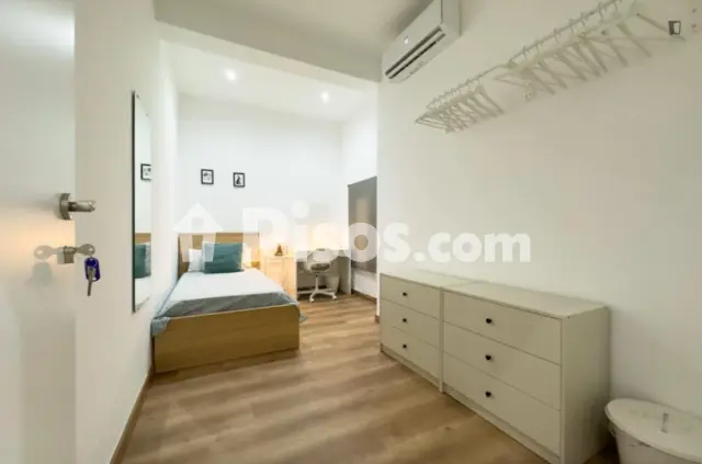 Habitación en alquiler en El Raval, El Raval (Distrito Ciutat Vella. Barcelona Capital) de 680 €<span>/mes</span>