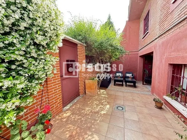Chalet en venta en Calle de los Lirios, Hispanoamérica (Distrito Chamartín. Madrid Capital) de 1.350.000 €