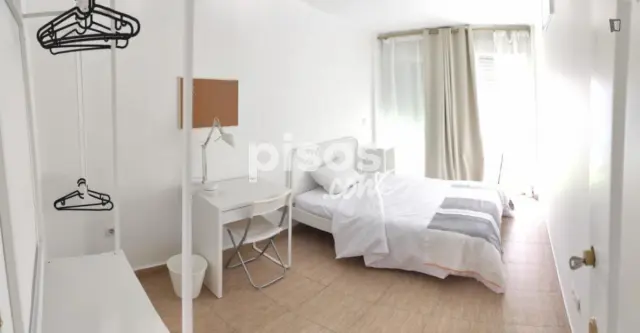 Habitación en alquiler en los Remedios, Los Remedios (Distrito Los Remedios. Sevilla Capital) de 410 €<span>/mes</span>