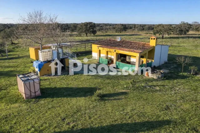 Finca rústica en venta en Alcuéscar