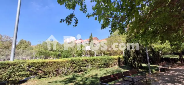 Piso en venta en Calle del Arzobispo Marcelo González, Paseo Zorrilla-Campo Grande-Cuatro de Marzo (Valladolid Capital) de 140.000 €