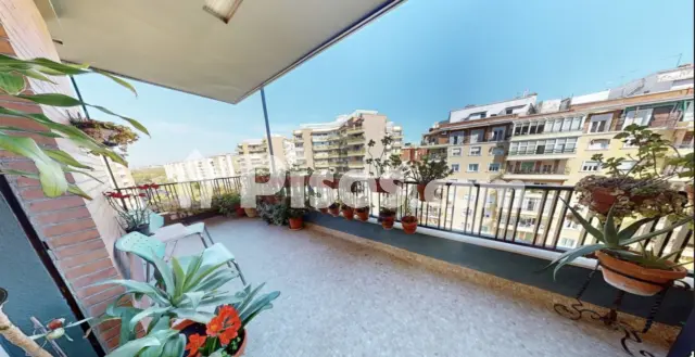 Piso en venta en Calle Virgen de la Antigua, Los Remedios (Distrito Los Remedios. Sevilla Capital) de 765.000 €